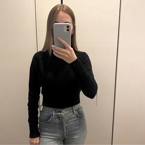 Basic black crew neck sweater - size S